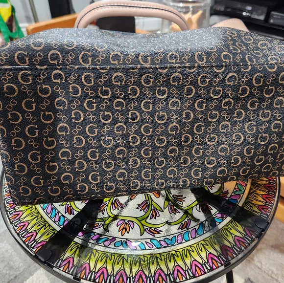 GUESS purse - Picture 4 of 4